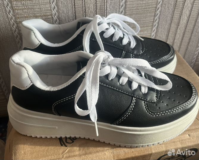 Кроссовки женские. Новые. 36 р