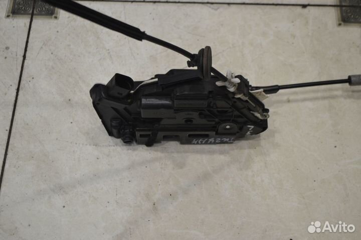 Замок двери задний левый Volkswagen Tiguan