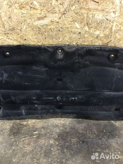 Шумоизоляция капота Renault Logan