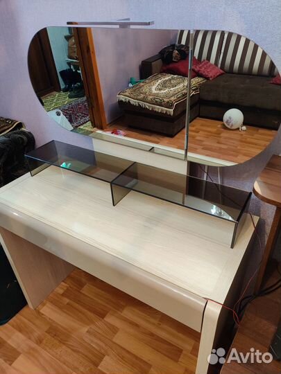 Стол туалетный este