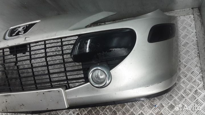 Бампер передний Peugeot 307