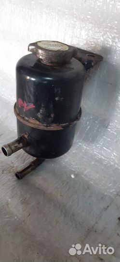 Бачок гур Mitsubishi Space Runner 1 1995