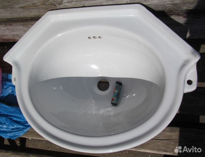 Фаянсовая угловая раковина СССР