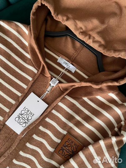 Свитер на молнии