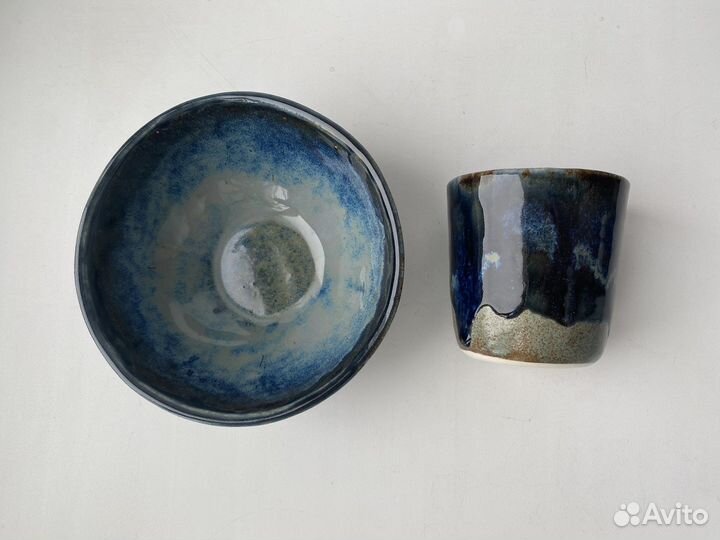 Новая посуда из керамики: чашка, стакан, синяя