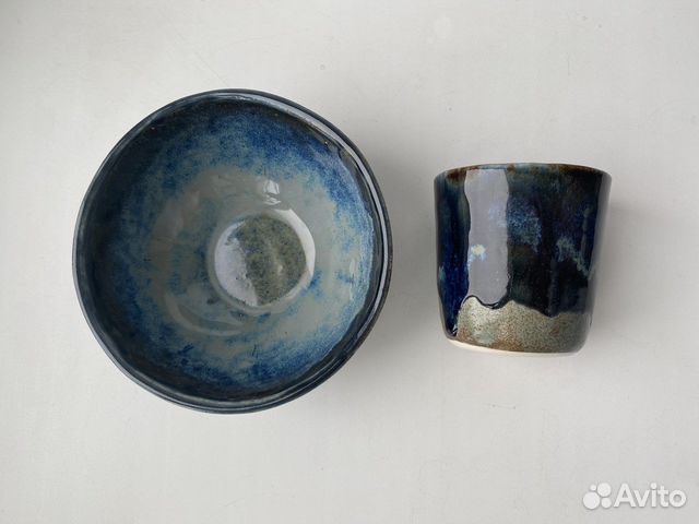 Новая посуда из керамики: чашка, стакан, синяя