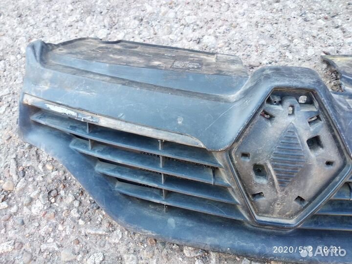 Решетка Радиатора Рено Логан 2