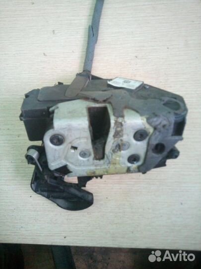 Замок двери передний правый Ford Focus 3 2010-2015