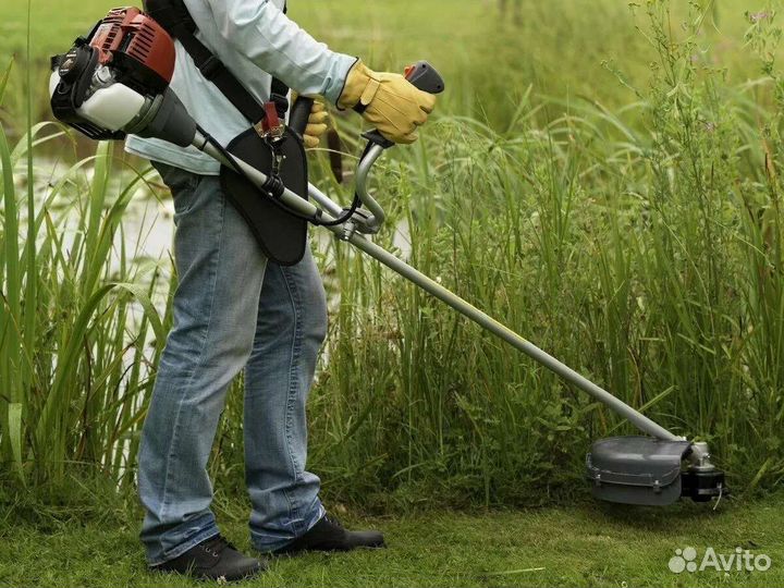 Покос травы тримером