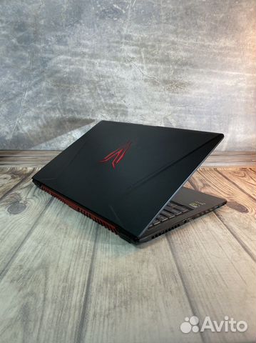 TUXEDO P641HK i7-7700HQ 32 GB U 14 1920x1080 500 GB SSD Klasa A Dysk Twardy Domyślny System