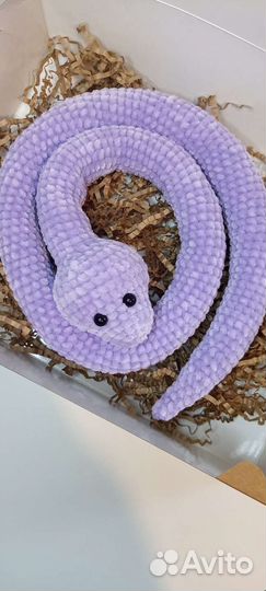 Вязаная игрушка змея