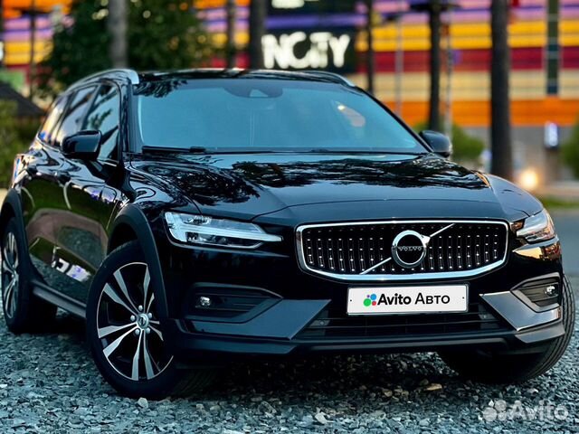 Volvo V60 Cross Country 2.0 AT, 2019, 107 000 км с пробегом, цена 3600000 руб.
