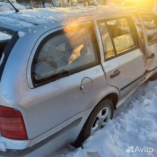 Skoda Octavia 1.6 МТ, 2003, битый, 150 000 км