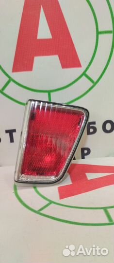 Фонарь в крышку багажника задний правый Nissan