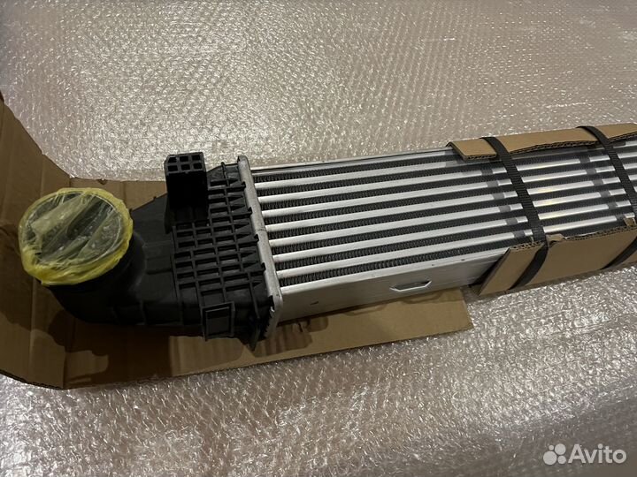Радиатор интеркуллер Mercedes W212 W204 GLK X204