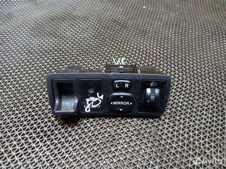 Блок управления зеркалами toyota corolla ZZE120