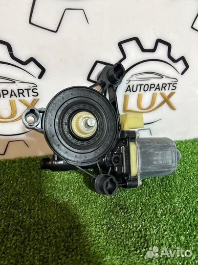 Мотор стеклоподъемника правый Audi A4 B9 8W cymc