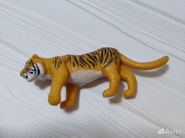 Kinder natoons тигр игрушка из киндер макси