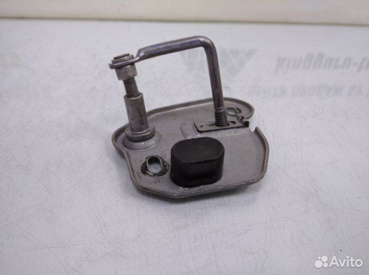 Крюк замка капота Skoda Kodiaq 1 NS7 до рестайлинг