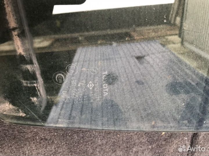 Стекло двери переднее левое Toyota Camry ACV30