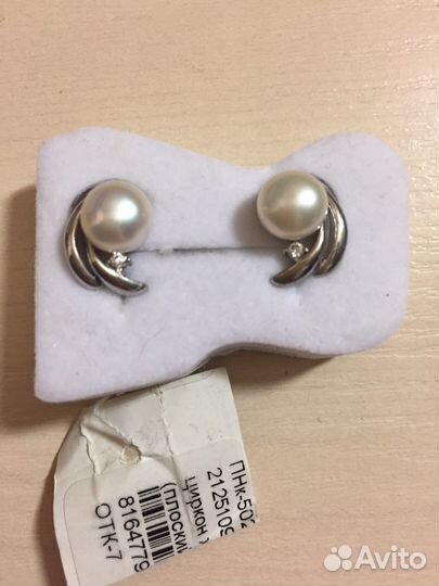 Серьги с цирконом новые