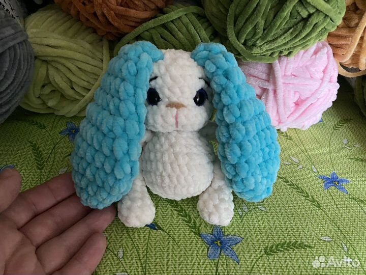 Вязанные игрушки зайка