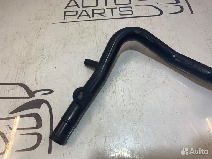 Патрубок системы охлождения Kia Ceed JD G4LC 2016