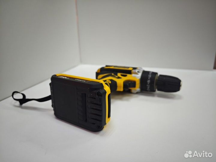 Шуруповерт Dewalt NoName