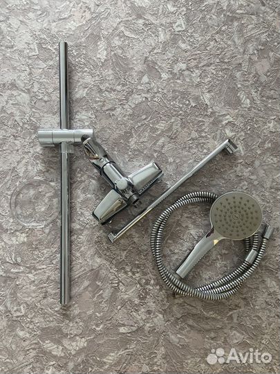 Смеситель и душ для ванны
