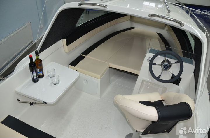 Аренда катера с капитаном, прогулки по Неве