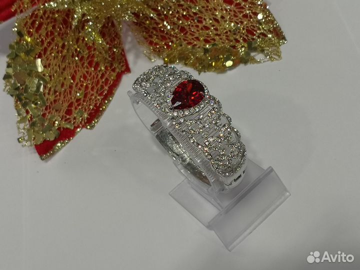 Браслет женский на руку бижутерия со стразами