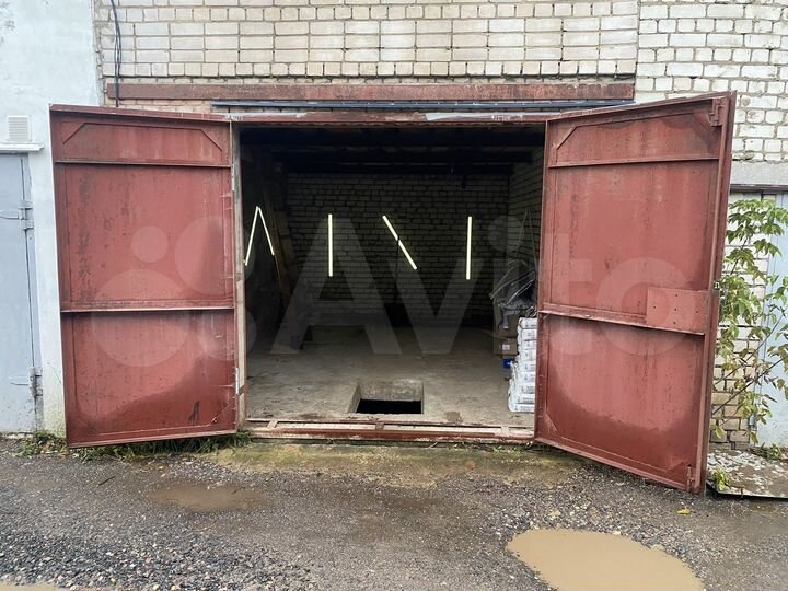 Гараж, > 30 м²