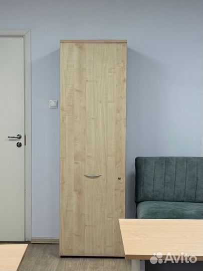 Офисный шкаф для одежды