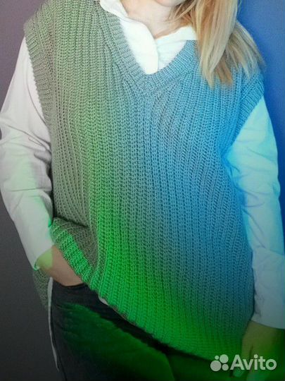 Жилетка женская вязаная