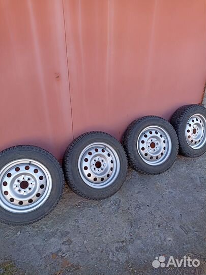 Продам комплект колес