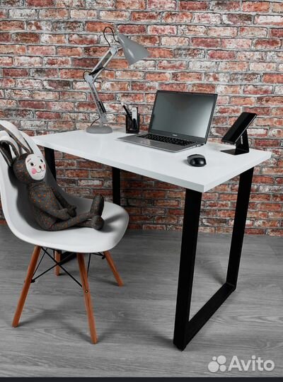 Компьютерный стол в стиле лофт