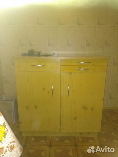 Стол кухонный