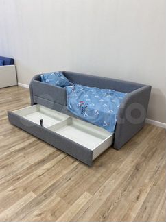 Кровать детская с выдвижными ящиками