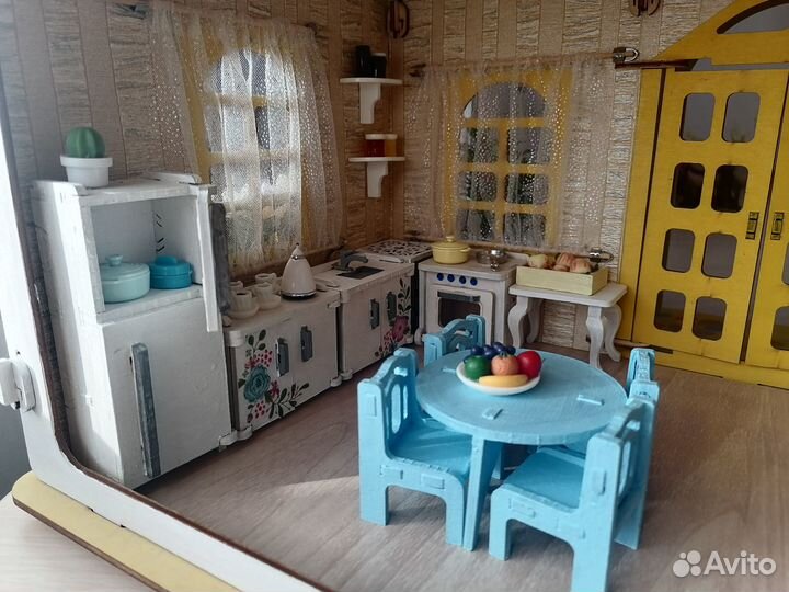 Кукольный домик с мебелью 