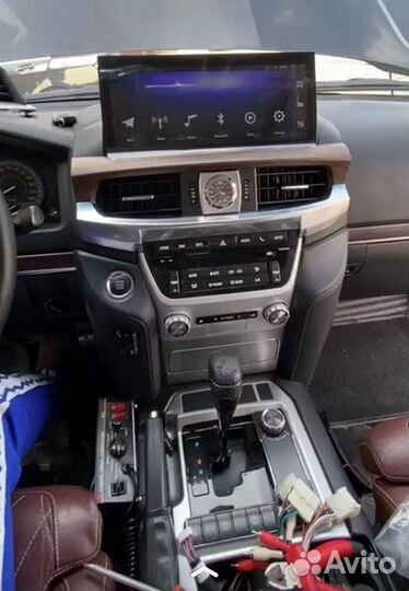 Штатная мультимедиа в стиле LX570 для TLC200