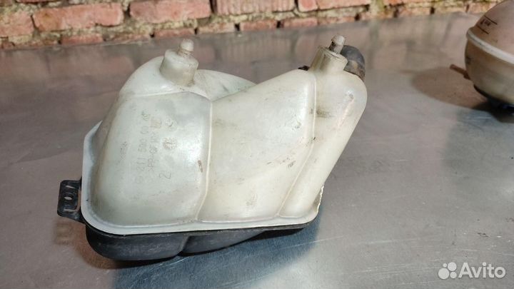 Бачок расширительный Mercedes-Benz E-Класс