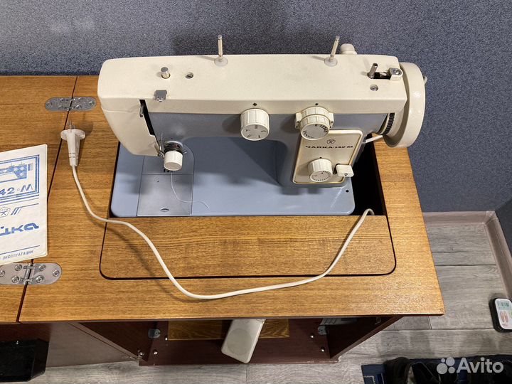Швейная машинка чайка 142м
