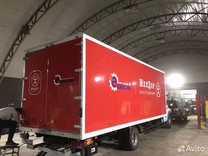 Оклейка автомобилей пленкой; брендирование