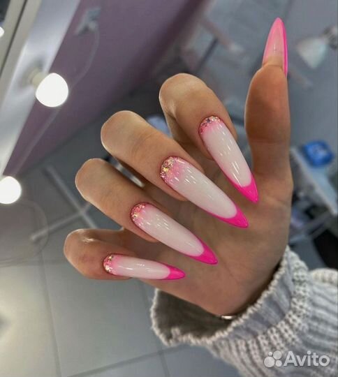 Наращивание ногтей и педикюр