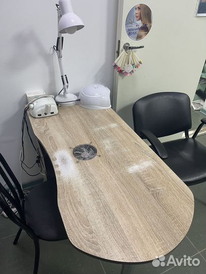 Педикюрное кресло и маникюрный стол бу