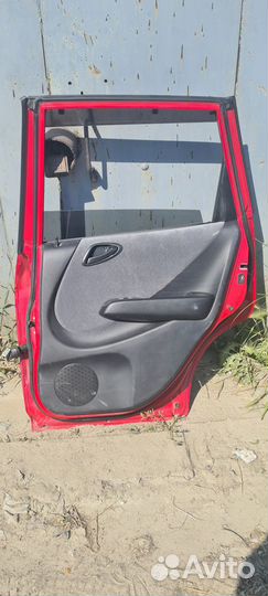 Дверь передняя правая Honda Fit GD