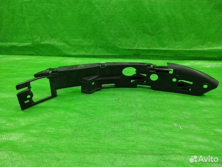 Крепление бампера прав. перед. Volkswagen Touareg