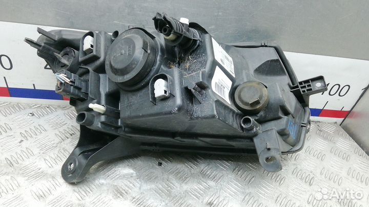 Фара Dacia Sandero (2012-2020)