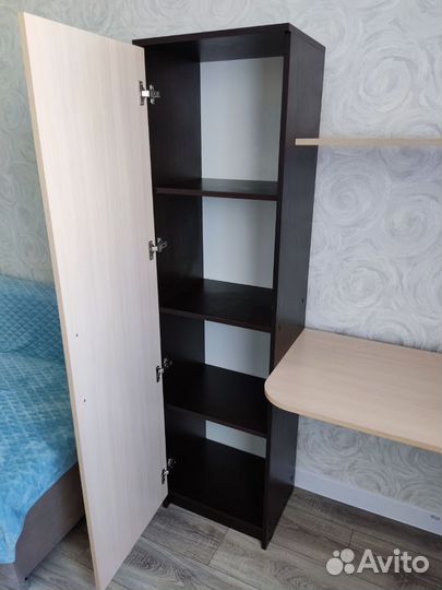 Письменный стол для школьника со шкафом