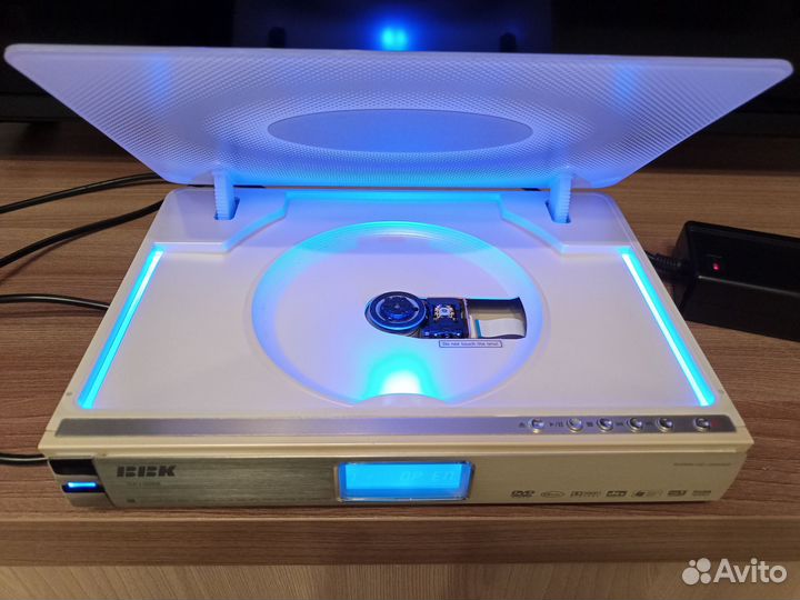 Dvd плеер BBK DK 1000S